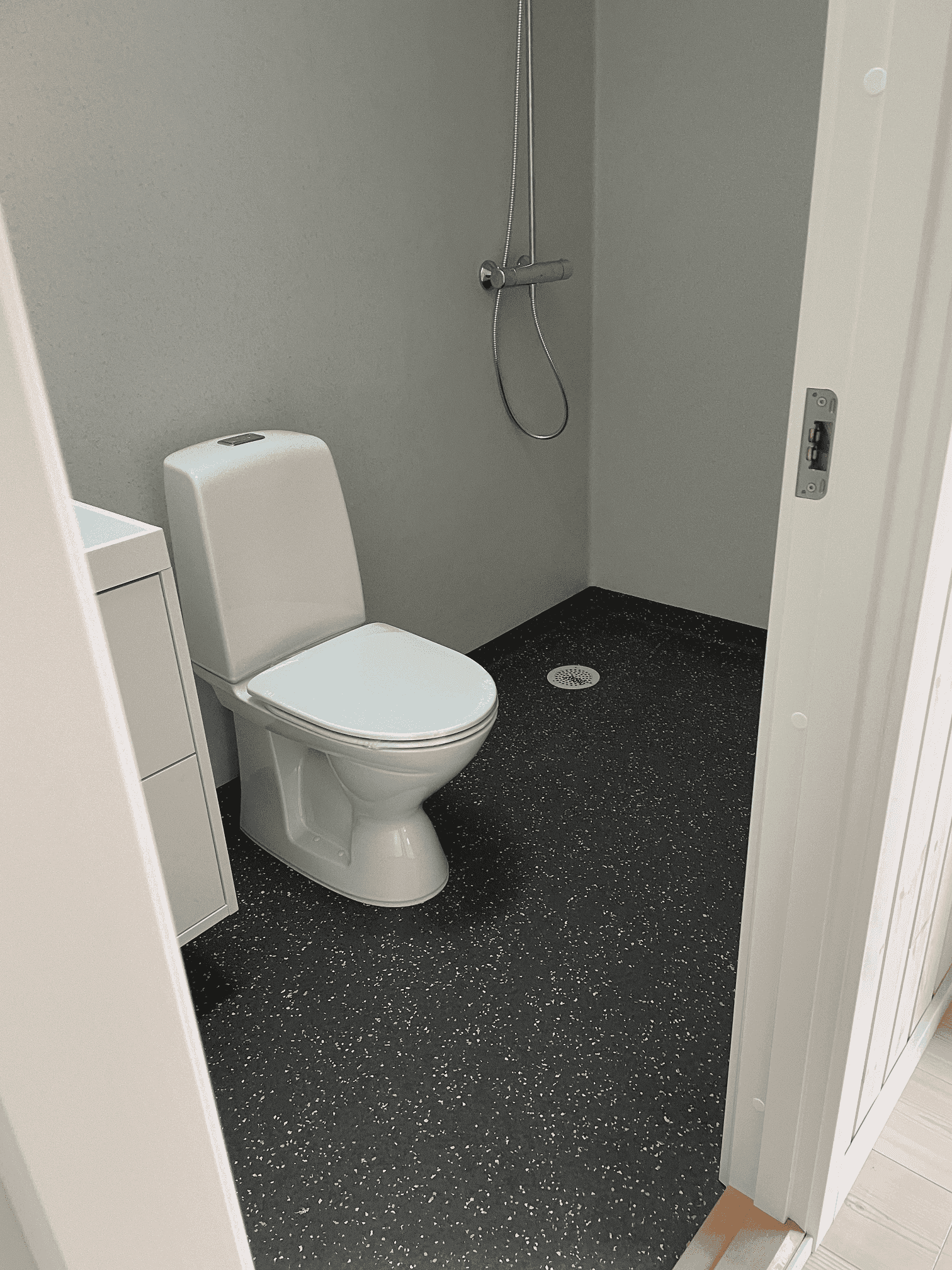 badeværelse i fritidshus