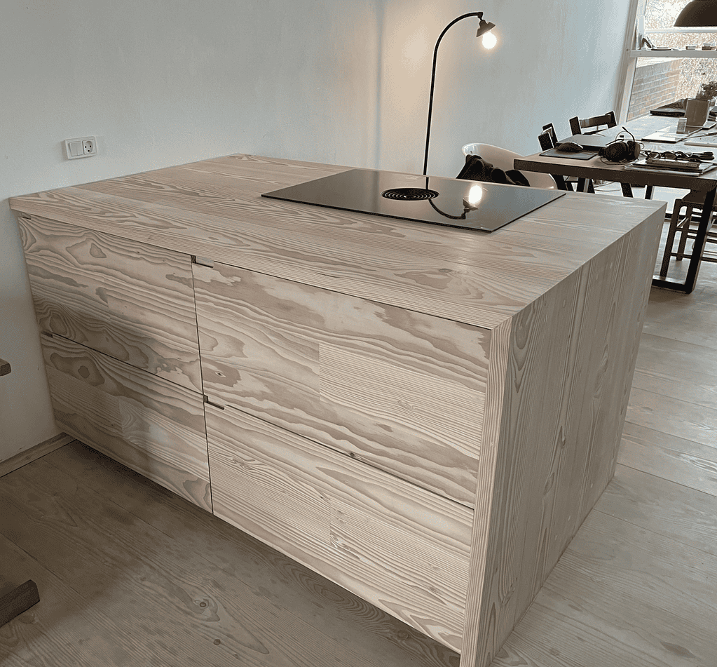 snedkerlavet køkken-ø i eg