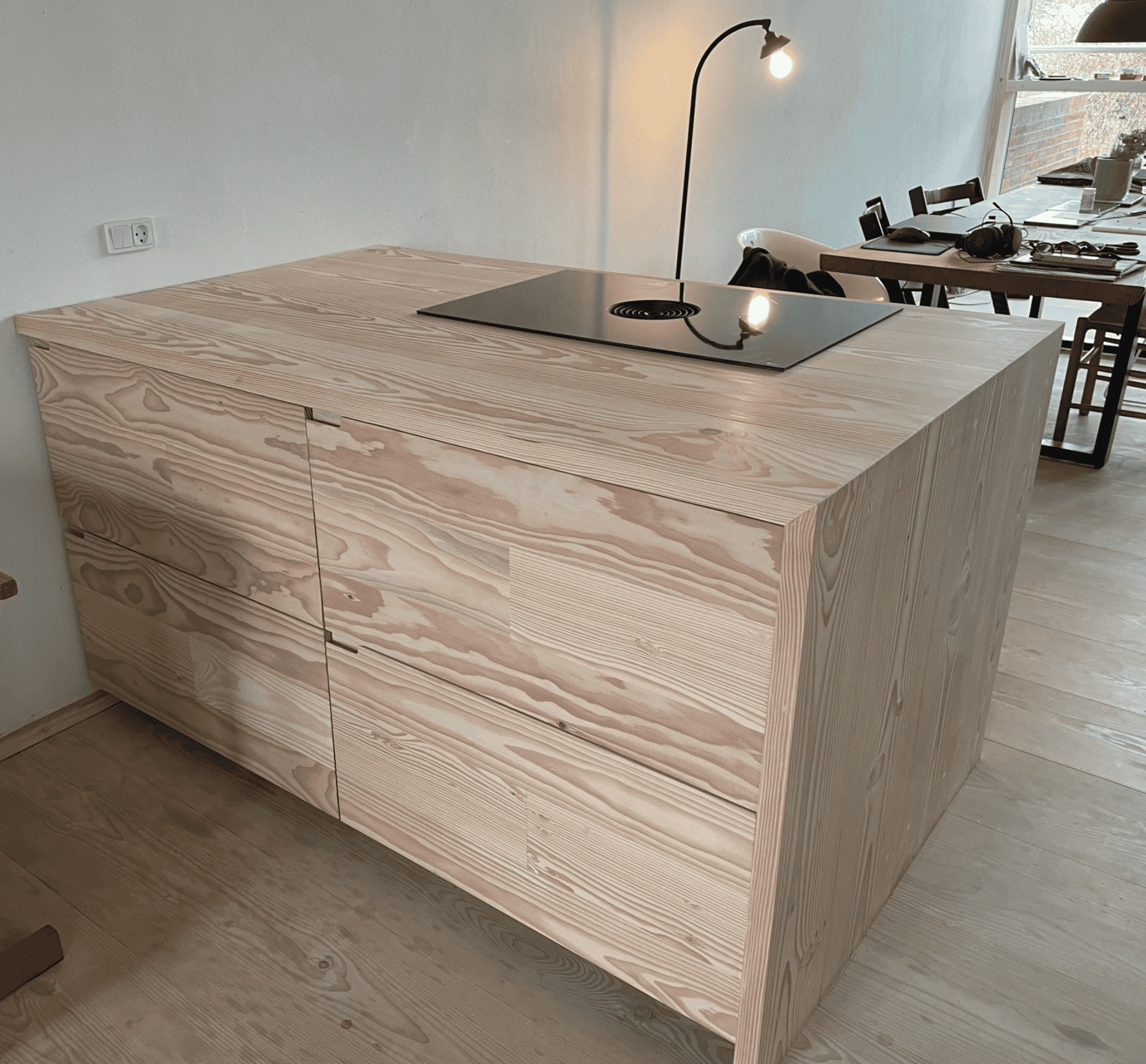 snedkerlavet køkken-ø i eg